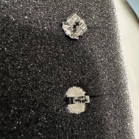 SAPPHIRE AND CLEAR COLOR SPARKLE FLOWER EARRINGS-pierced - Picture 12 of 12